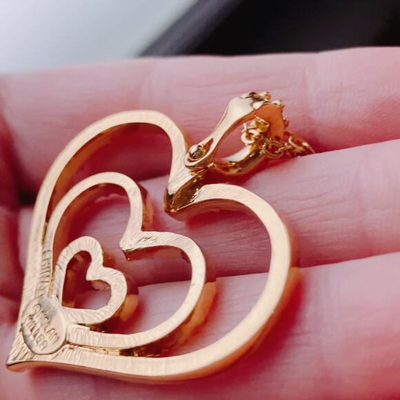 Signed Nolan Miller Gold Tone Triple Heart Rhinestone Pendant Necklace Vintage - Picture 12 of 12